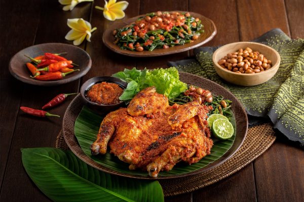 Makanan Ayam Bakar Taliwang: Sajian Pedas Khas Lombok
