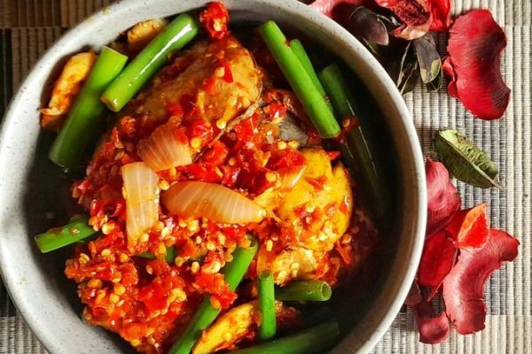 Makanan Ikan Asap Bawang Bombay Balado: Lezat dan Menggugah Selera