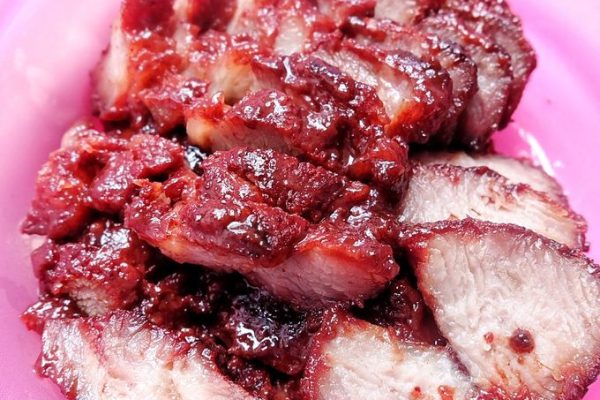Mengenal Lezatnya Babi Panggang dengan Saus Madu